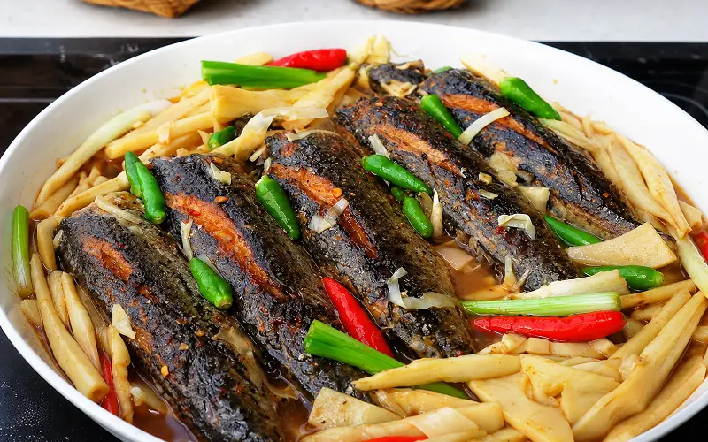 Ngon cơm với cá nục kho măng thấm vị