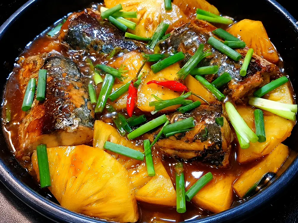 Thơm ngon với cá bống tượng kho dứa chua ngọt
