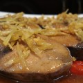 Cá ngừ kho riềng