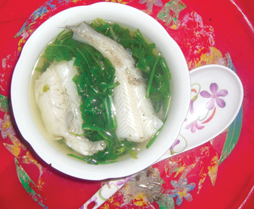 Giải nhiệt với món canh cá khoai rau tần - Cá kho làng Vũ Đại