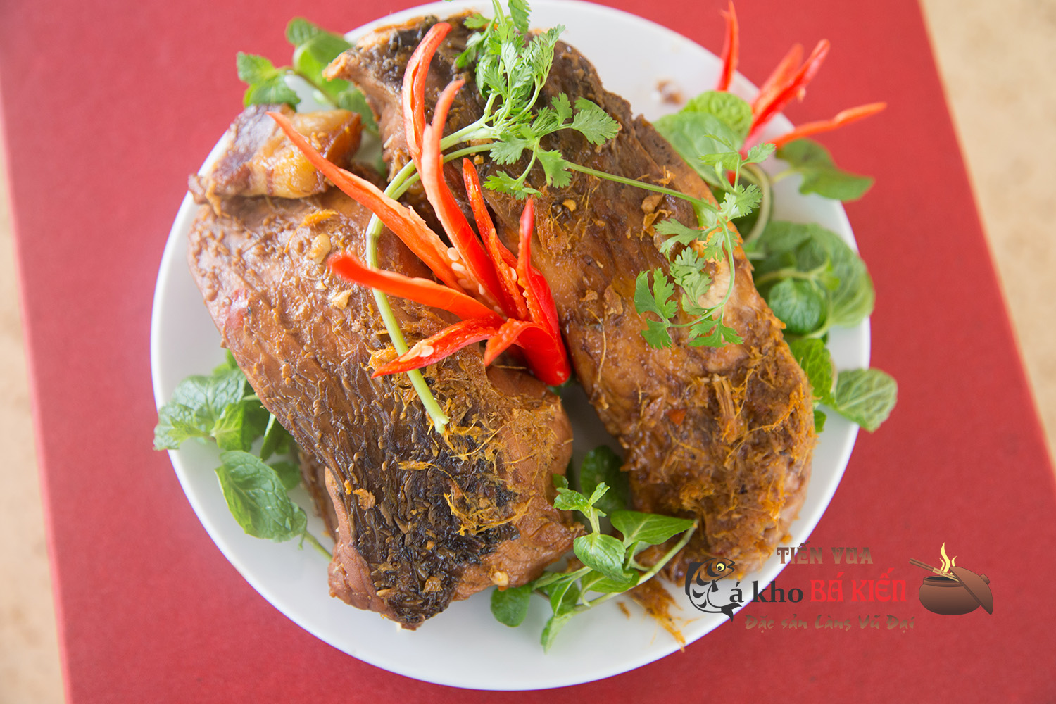Chỉ mới nhìn đĩa cá kho Tiến Vua đã thấy ngon rồiChỉ mới nhìn đĩa cá kho Tiến Vua đã thấy ngon rồi