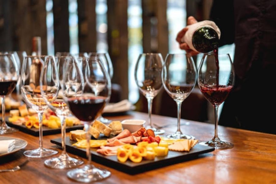 Hướng dẫn cách chọn rượu vang giúp bữa ăn thêm hương vị