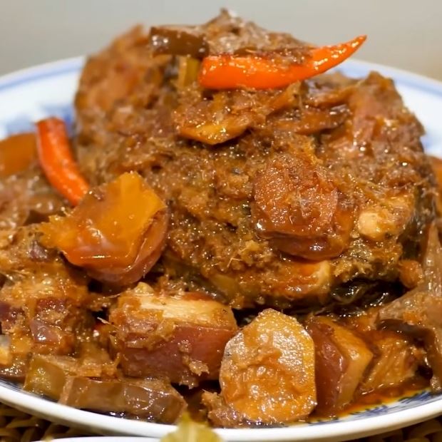 Cách làm món cá kho riềng mẻ cực ngon.