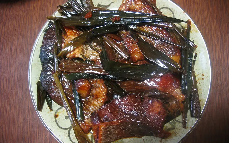 Món cá đồng kho lá gừng non thơm ngon tuyệt vời