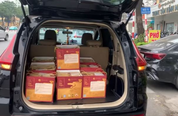 12 niêu cá kho 4kg giao tới Bệnh viện mắt Hà Nội 2