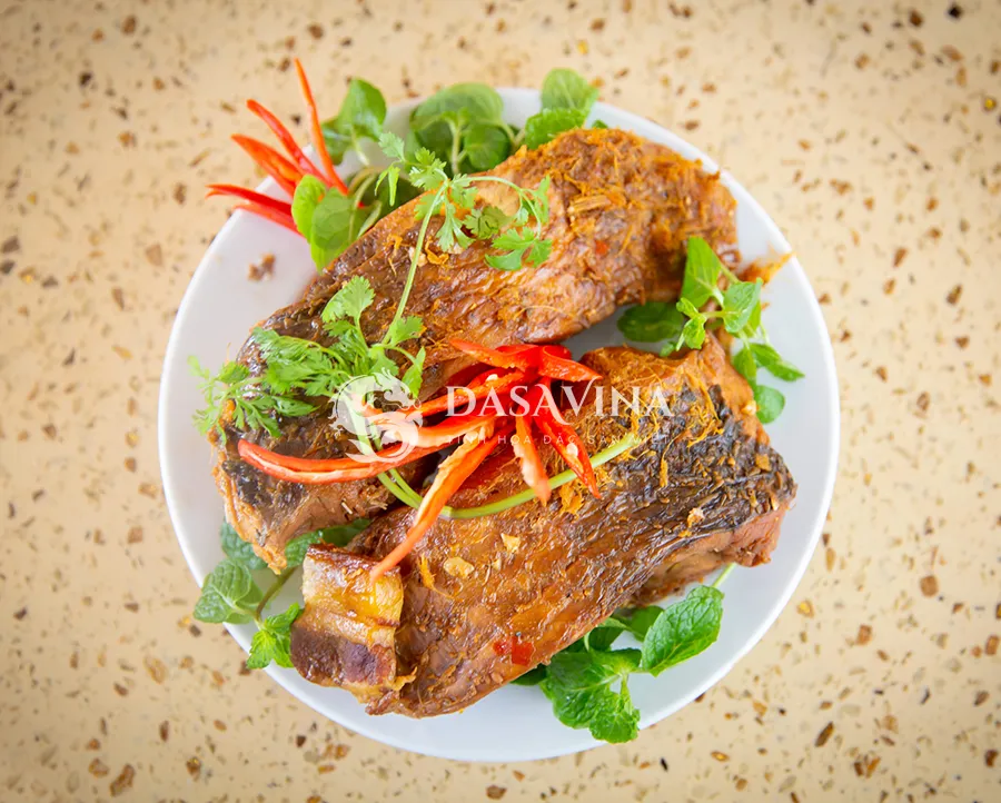 Thành phẩm cá kho làng Vũ Đại của Cá kho Bá Kiến