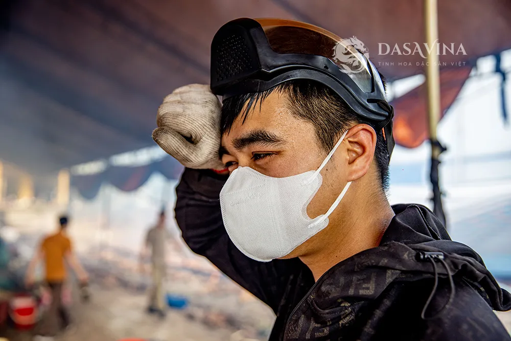 Sức nóng của hàng trăm niêu cá, khói lửa không phải là dễ chịu